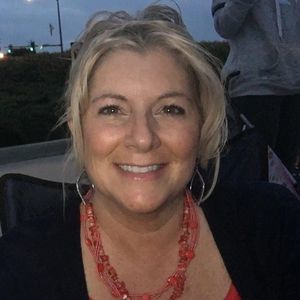 Meet your Posher, Debbie